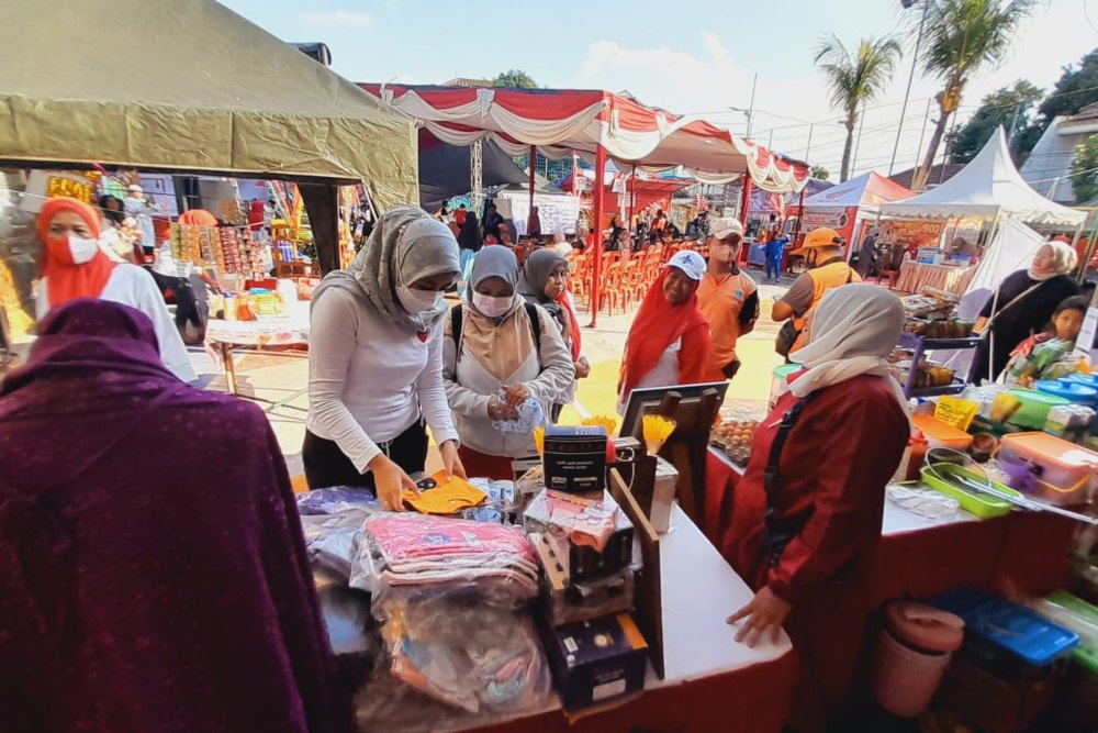 UMKM di Wakatobi yang sedang memproduksi produk olahan rumput laut