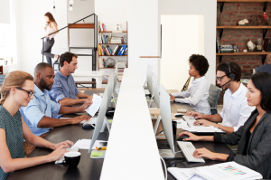 Apa Itu Staff E-commerce dan Peran Mereka dalam Bisnis Online