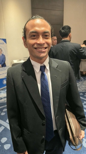 Dr. Halim Darmawan menyampaikan pentingnya membangun mentalitas, integritas, dan profesionalisme para advokat di tengah perkembangan regulasi hukum yang terus berubah.