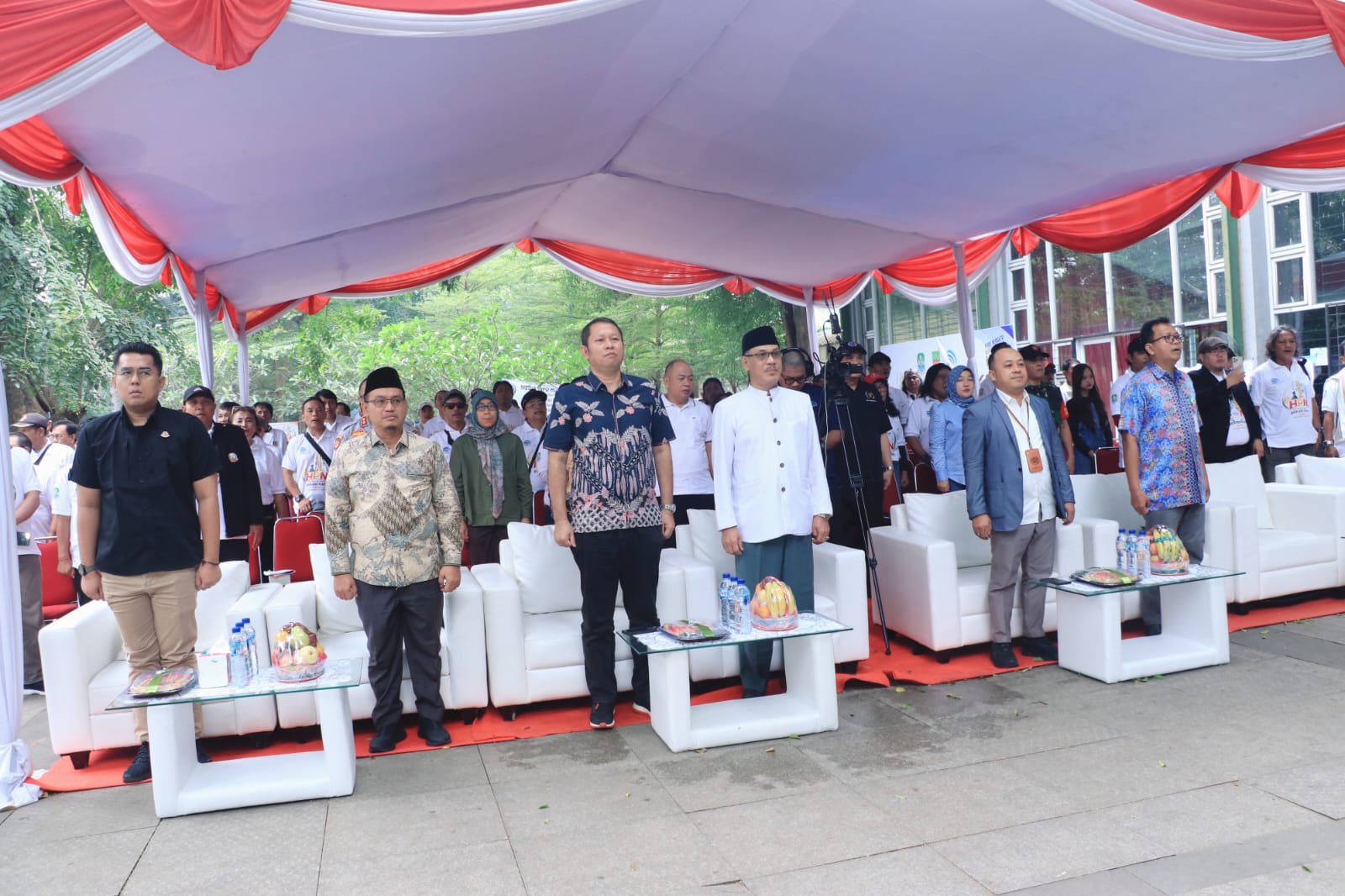 Ketika Sebagian Besar Undangan Diwakilkan, Ketua DPRD dan Ketua MUI Kota Bekasi Hadir Langsung Bersama Wartawan