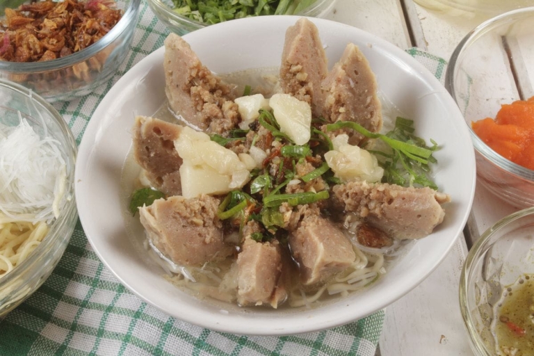 Sebanyak 50 pedagang bakso dari berbagai penjuru Nusantara menghadiri festival bakso legendaris pertama di Indonesia dari Sabtu (25/7/2026) sampai Minggu (26/7/2026).